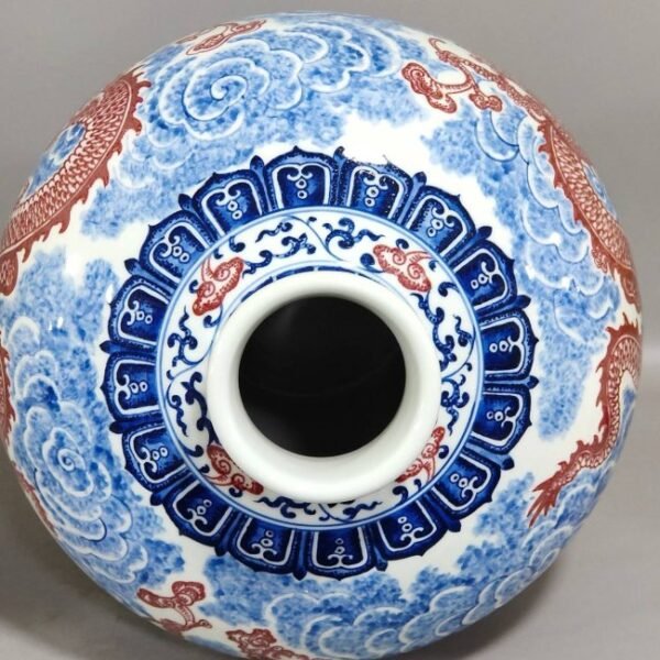 Qing Dynasty Qianlong blue and white underglaze red auspicious cloud five dragon plum vase - Image 3